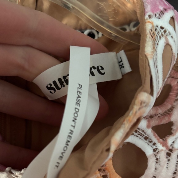 Elegant Lace Midi Dress with Ruffle Details - Picture 5 of 13